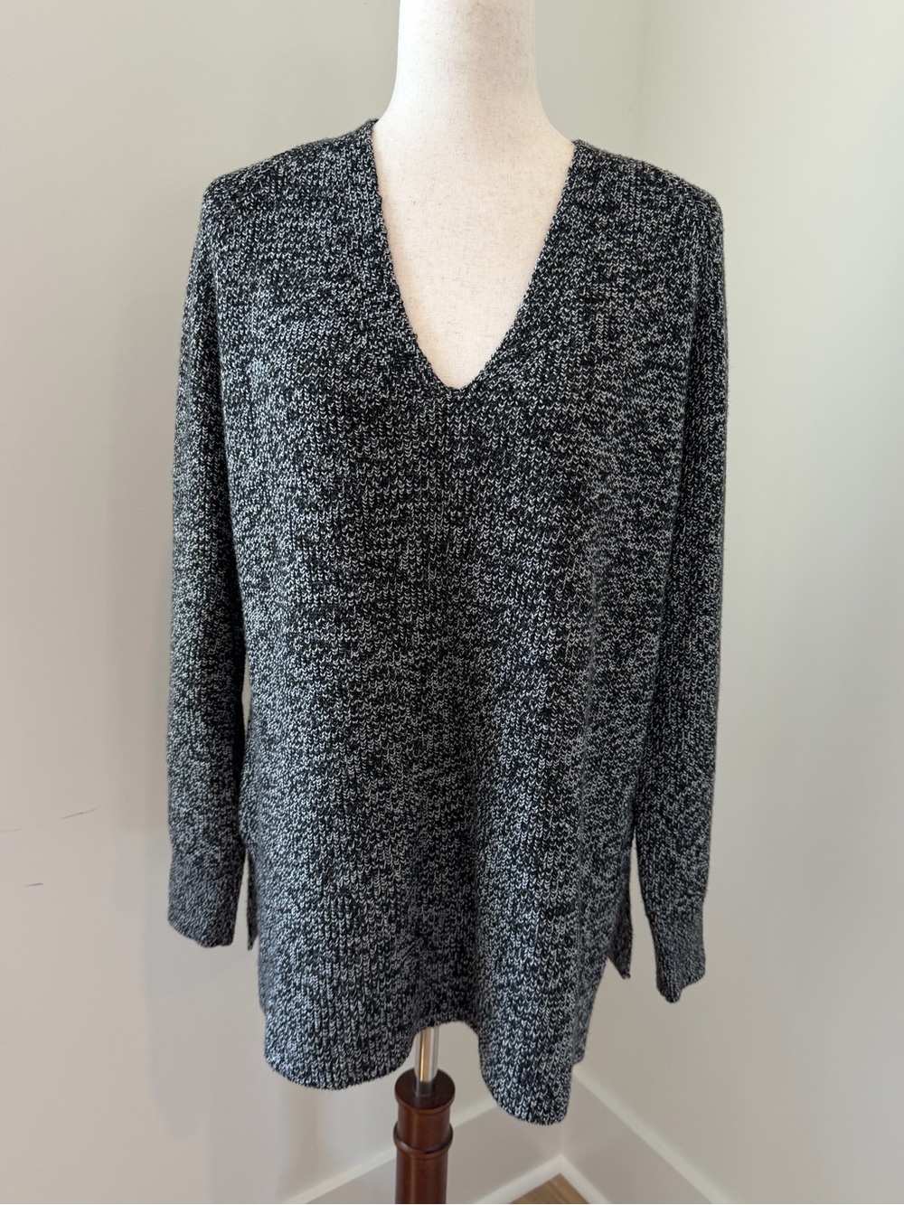 Athleta 80’s Inspired V-Neck Sweater Black and White